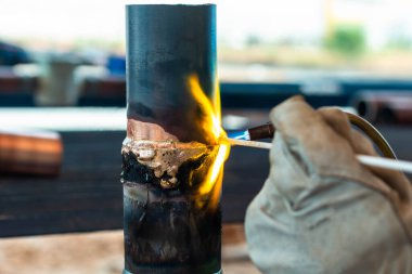Bakır boru bir metan gaz boru hattı veya bir Klima ya da su sistem kaynak.