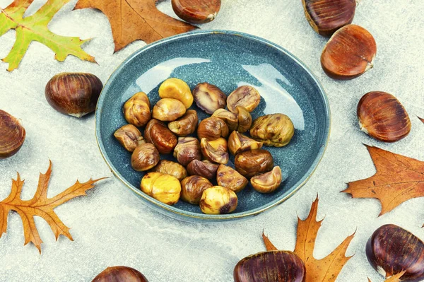 Fried Peeled Chestnuts Plate Delicious Treat Roasted Chestnuts — Stock Photo, Image