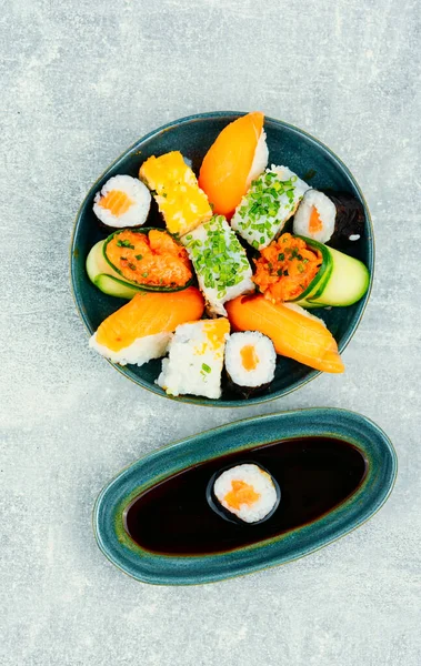 Aptitretare Sushirullar Tallriken Sushi Menyn Japansk Mat — Stockfoto