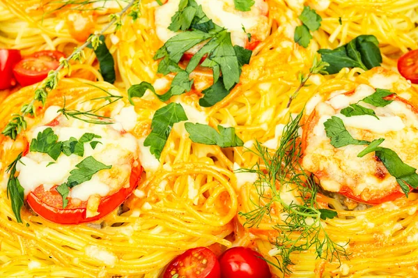 Cuiburi Spaghete Coapte Chiftele Brânză — Fotografie, imagine de stoc