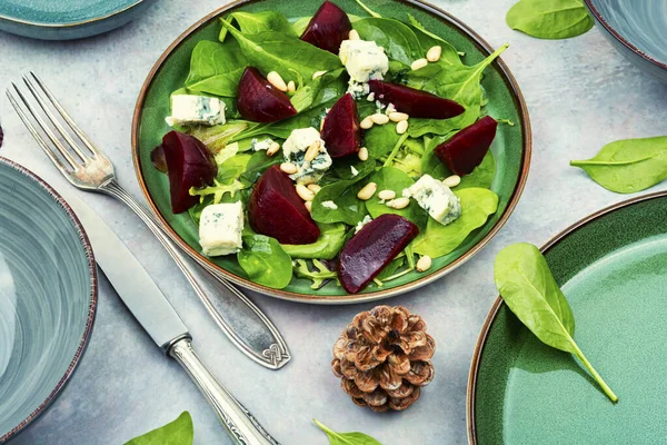 Salad Beets Blue Cheese Greens Pine Nuts Plate Proper Nutrition — Stock fotografie