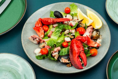 Mix of salad with oysters, mussels, lobster and vegetables.