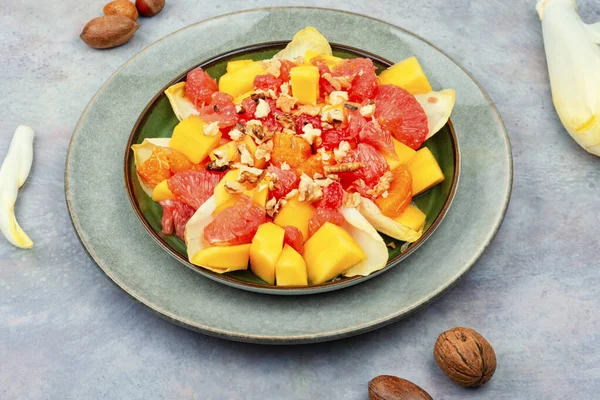 Delicious Salad Grapefruit Mango Chicory Healthy Food — Stock Photo, Image
