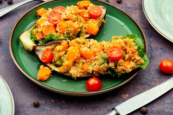 Gebakken Aubergine Gevuld Met Pompoen Quinoa Vegetarisch Recept — Stockfoto