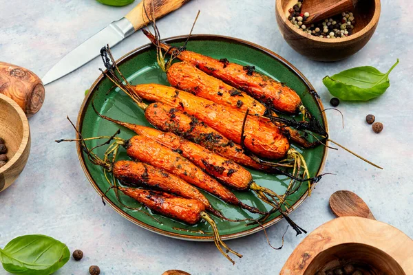 Жареная Травами Специями Целая Морковь Здоровый Вегетарианский Аппетит — стоковое фото