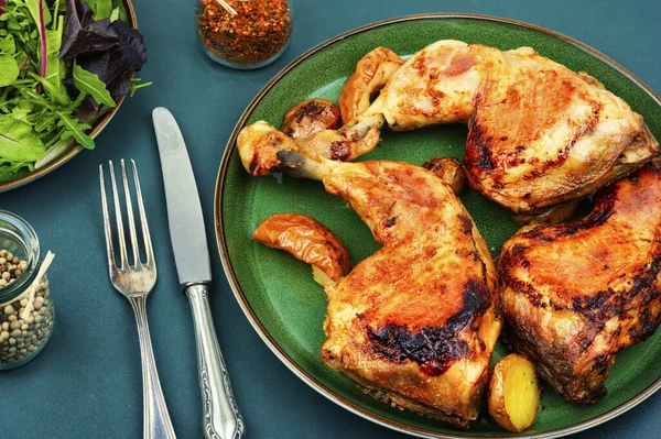 Daging Ayam Barbekyu Lezat Kuartal Kaki Ayam Goreng — Stok Foto