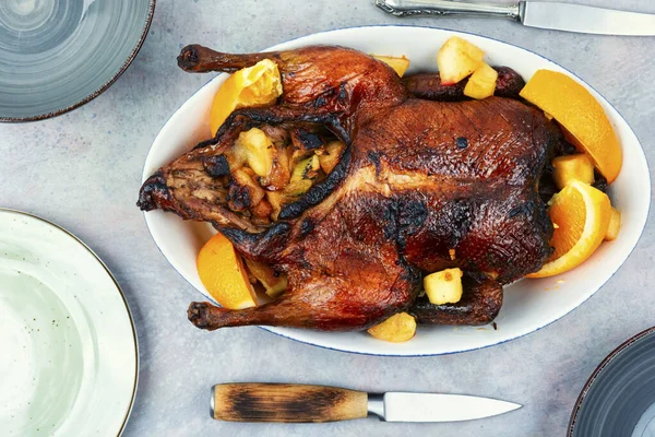 stock image Appetizing whole duck baked with oranges and caramelized apples.