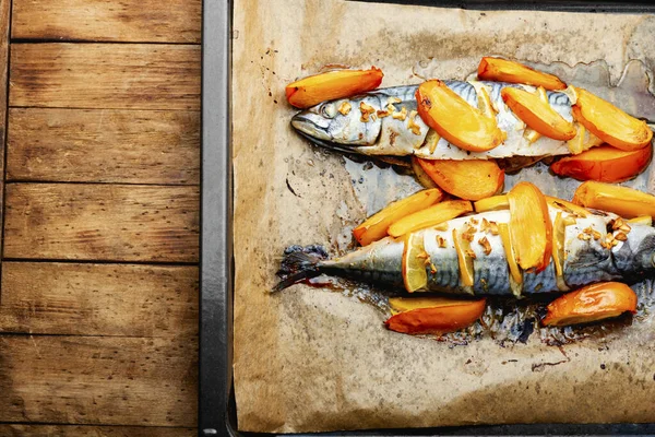 Fisk Scomber Kokta Persimon Frukt Marinad Begreppet Hälsosam Mat — Stockfoto