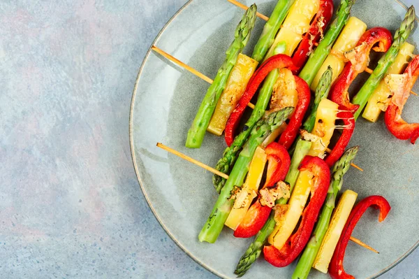 Shish Kebabs Bell Peppers Green Asparagus Cheese Copy Space — Stock Photo, Image