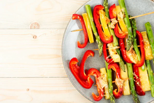 Diet Skewers Asparagus Peppers Cheese Grilled Skewers Vegetables Copy Space — Stock Photo, Image