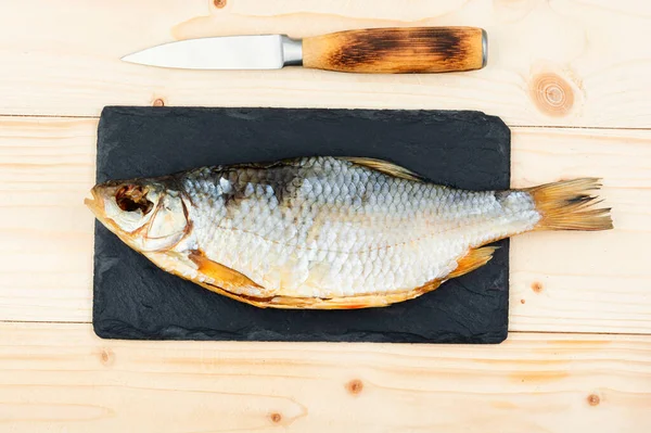 Peixe seco ao sol, peixe salgado para cerveja. peixe salgado ou stockfish