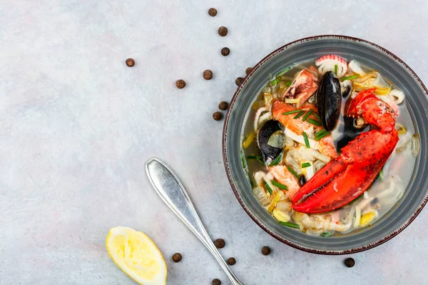 Tasty Soup Lobster Mussels Shrimps Fish Seafood Soup Copy Space — стоковое фото