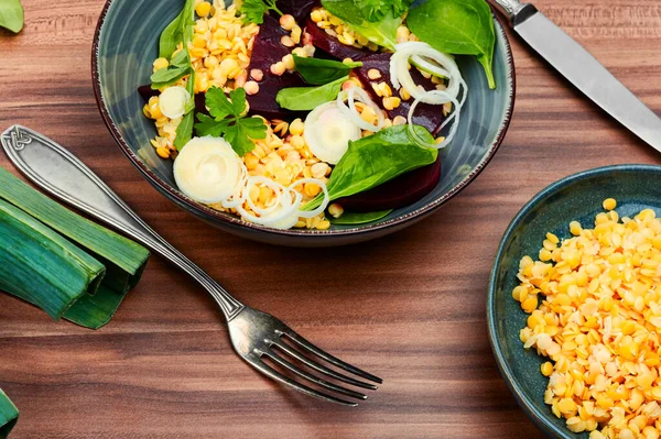 Salada Vegetariana Com Beterraba Lentilhas Cebolas Ervas Salada Baixa Caloria — Fotografia de Stock