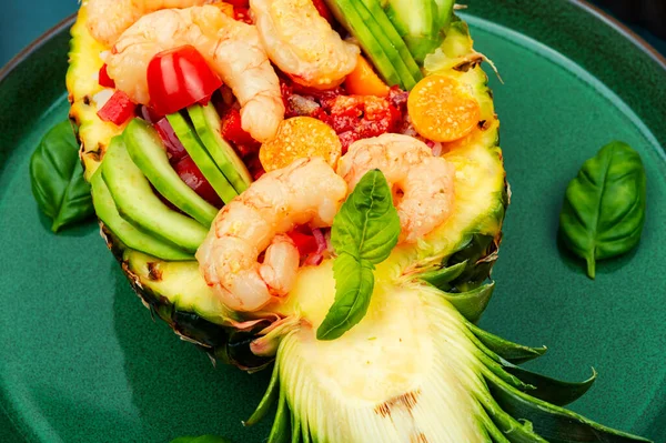 Delicious Pineapple Stuffed Vegetables Rice Avocado Shrimps Peruvian Food — Stockfoto