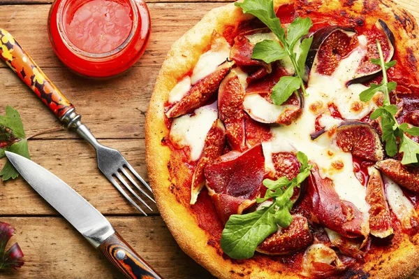 Smaklig Pizza Med Bacon Och Höstfrukt Fikon — Stockfoto