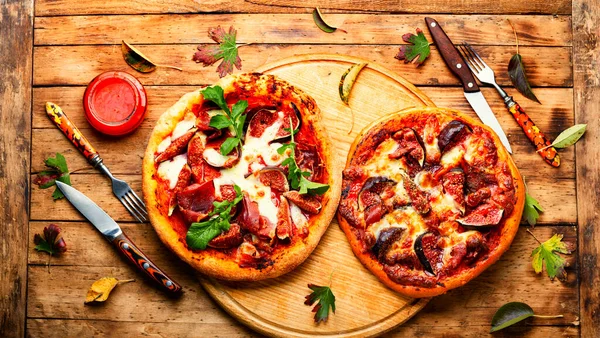Smaklig Pizza Med Bacon Och Höstfrukt Fikon Höst Frukt Fikon — Stockfoto