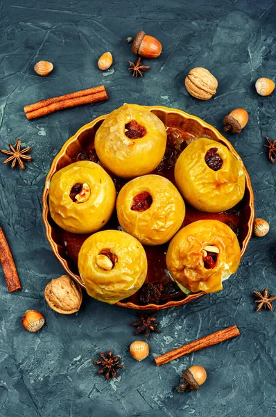 Baked Autumn Apples Nuts Raisins Low Calorie Dessert Top View — Stock Photo, Image