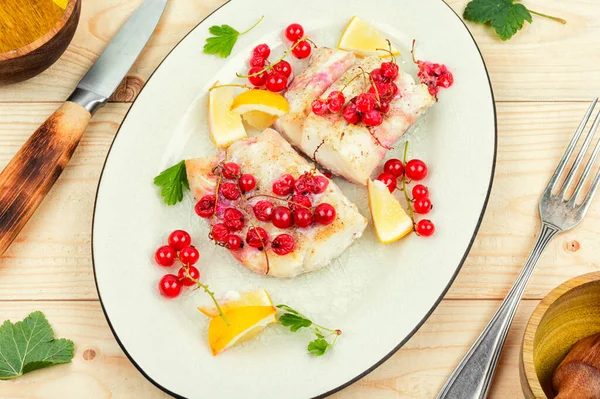 Cod Fillet Skin Fried Red Currants Wooden Table Cod Fish — Stock Photo, Image