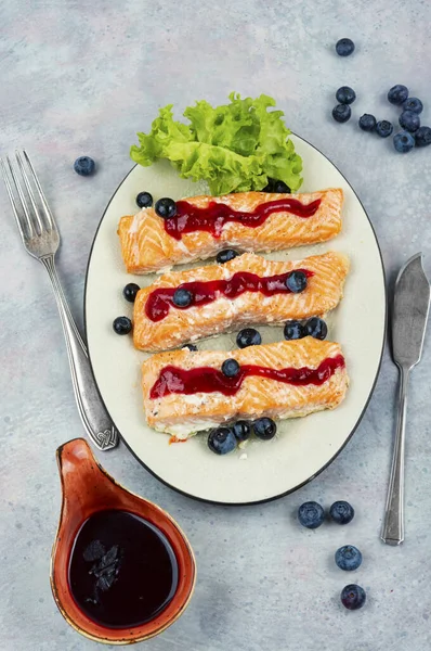 Roasted Salmon Fillet Blueberry Berry Sauce Ceramic Plate — Stock Photo, Image
