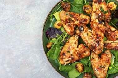 Susamlı fırında tavuk kanadı. Tavuk eti, metin için yer