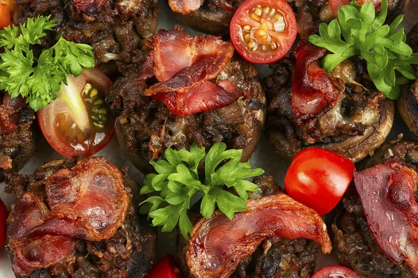 Champignons Appétissants Farcis Dinde Dinde Moulue Bacon Gros Plan — Photo