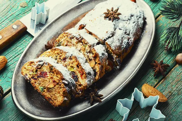 Stollen lezzetli bir Alman Noel pastasıdır. Xmas keki