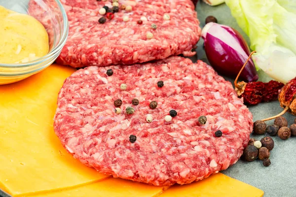 Fresh Raw Ground Beef Burger — Stock Photo, Image
