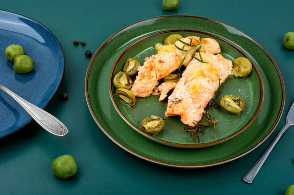 Salmon Steaks Grilled Mini Kiwi Plate Diet Food — Stock Photo, Image