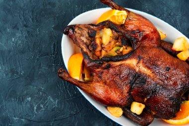 Portakallı ördek ve karamelli elma..