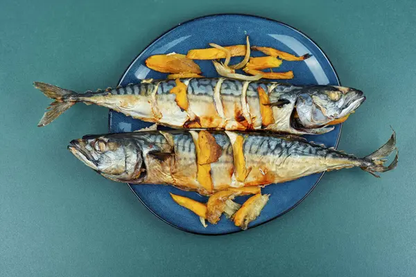 Appetitlich Makrelenfisch Mit Mango Scheiben Gebacken Kammfische Ansicht Von Oben — Stockfoto
