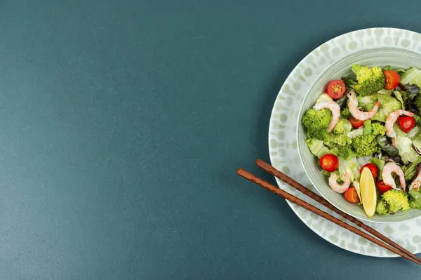 Healthy Broccoli Salad Shrimp Tomatoes Greens Flat Lay Copy Space — Stock Photo, Image