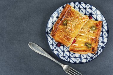 Armutlu bir sonbahar galeti. Armutlu Fransız bisküvisi, mevsimlik meyveli sonbahar turtası. Metin için boşluk.