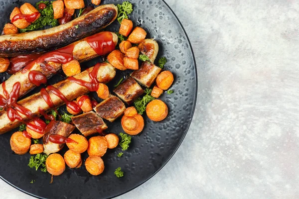 Grilled Turkey Sausages Roasted Carrots Plate Copy Space — Stock Photo, Image