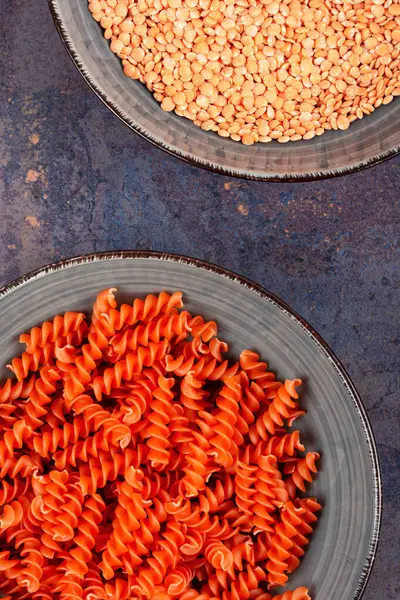 Raw Red Lentil Fusilli Plate Bowl Uncooked Red Lentil Fusilli — Stock Photo, Image