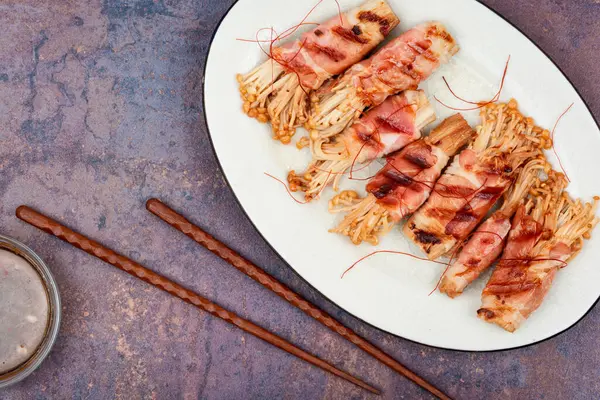 Enoki Enokitake Mushroom Roasted Bacon Plate Bacon Wrapped Mushroom Flat — Stock Photo, Image