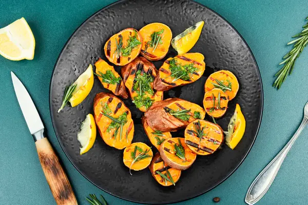 Tasty Grilled Baked Yam Sweet Potato Spices Herbs Food Recipe — Stock Photo, Image