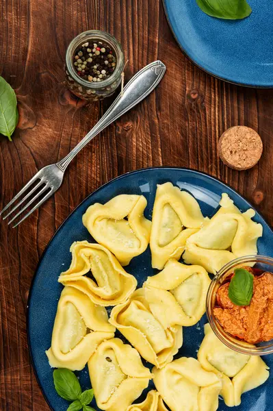 Tortellini Produit Alimentaire Italien Boulettes Remplies Sur Table Bois Vue Photo De Stock