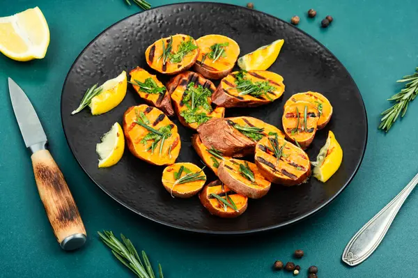 Tasty Grilled Sweet Potato Yam Pieces Olive Oil Greens — Stock Photo, Image