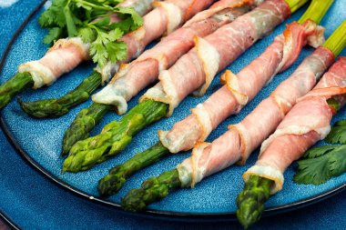 Masada pastırmalı kuşkonmaz var. Kapat.