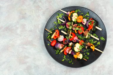 Barbekü taze sebzeli ızgara sebze. Boşluğu kopyala.