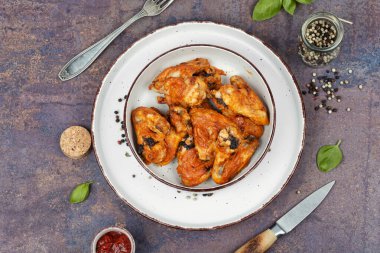 Barbekü tavuk kanadı ve bq sosu..