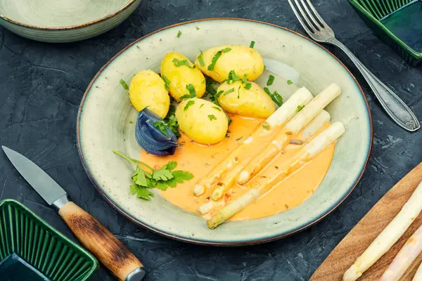 Vegan Food New Boiled Potatoes White Asparagus Стоковое Изображение