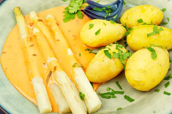 Boiled White Asparagus Hollandaise Sauce New Potatoes Vegetarian Stok Foto Bebas Royalti
