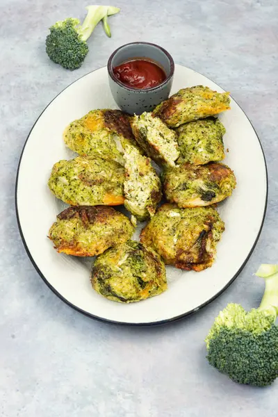 stock image Fried vegetable cutlets with white sauce. Vegan broccoli cutlets. Cabbage cutlets.