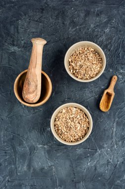 Şifalı bitkiler: elektroampan veya Inula helenium, kök, elektroampan, Inula helenium.