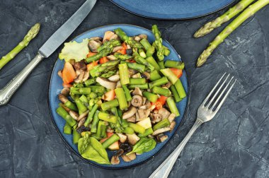 bir tabak lezzetli yemekler