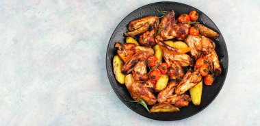 Barbekü tavuk kanadı, baharatlı ızgara et, fırında tavuk kanadı. Metnin için boş yer.