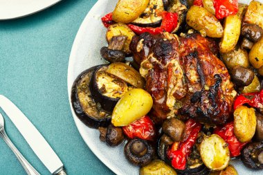 Pişmiş jambon ve sebze, domuz filetosu ve sebze..