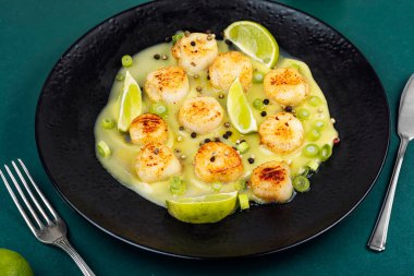 Tereyağı ve limon sosunda haşlanmış neşter..