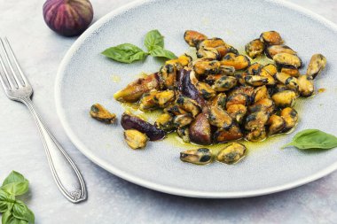 İncirli fırında midye, buharda pişirilmiş midye..